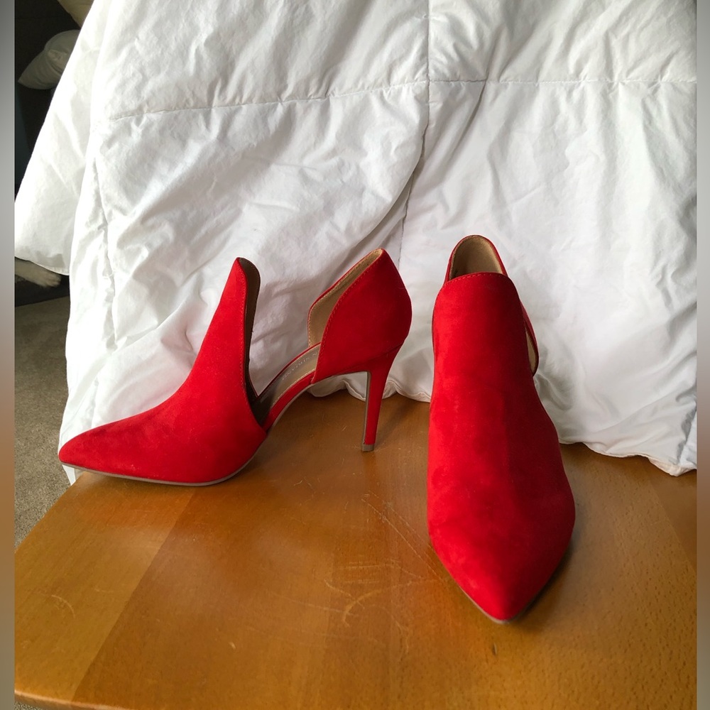Red Faux Suede heels, size 9 (NWOT)